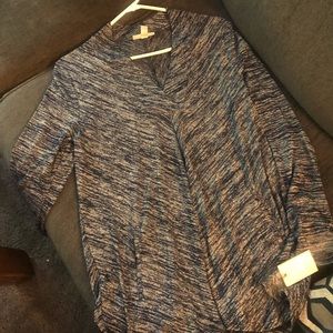 Long sleeve v neck top